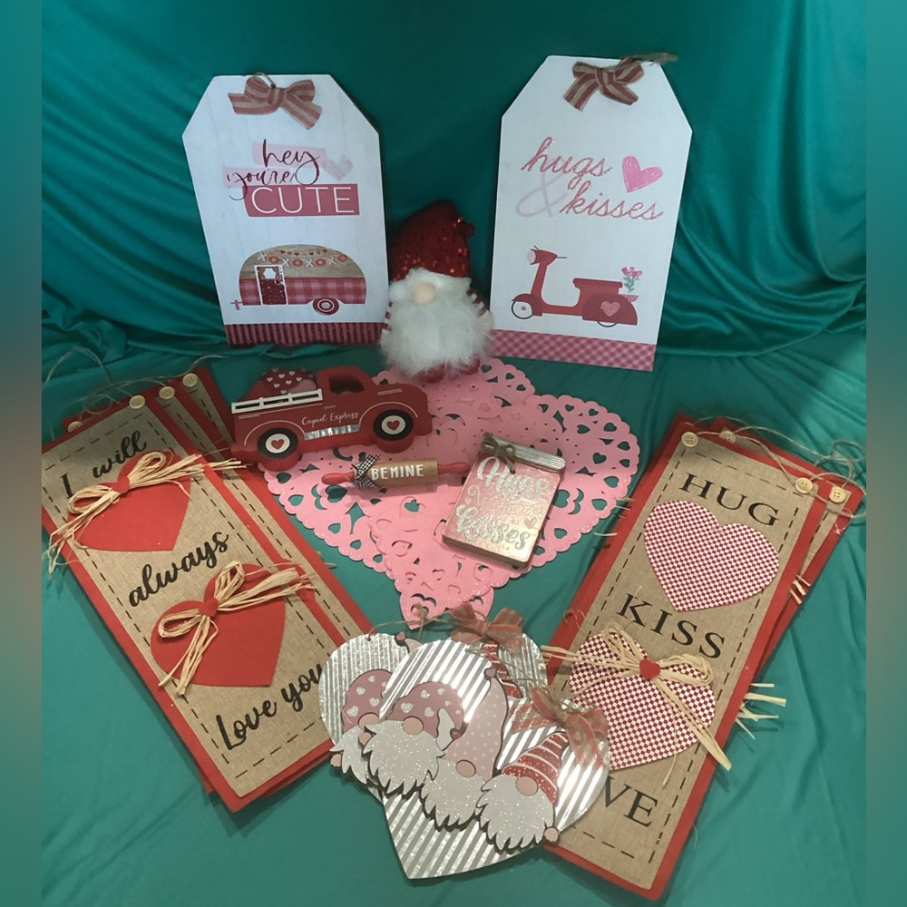 Valentine's Day Party Decoration Set - Red and Pink 16pc bundle
